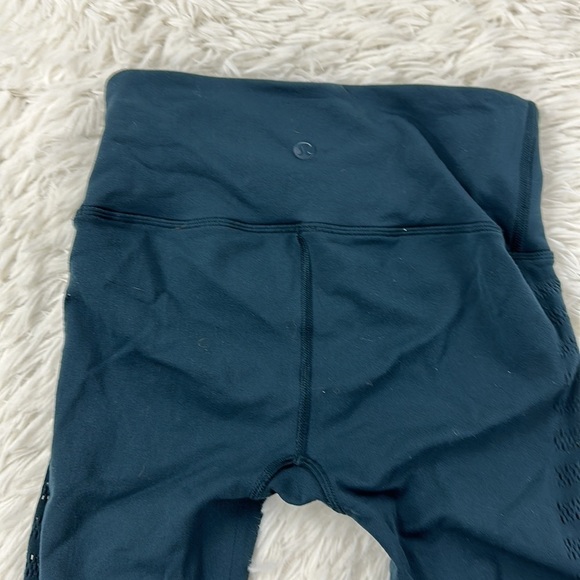 Lululemon Reveal Crop (Stripes 17") Submarine - Picture 5 of 6